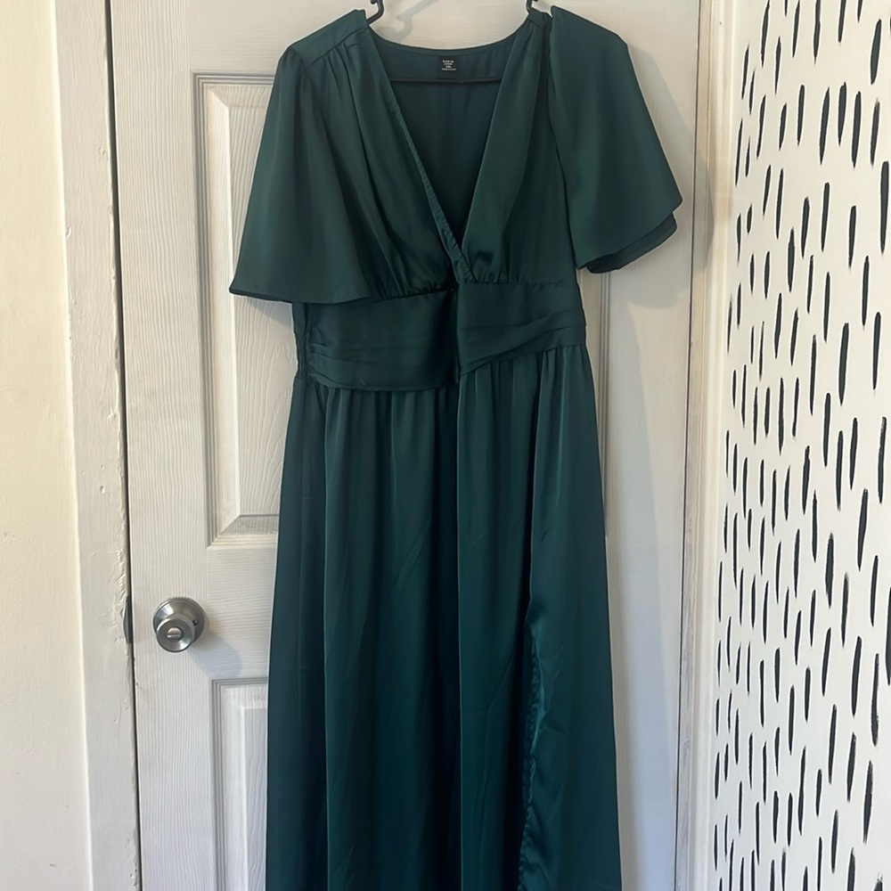 Formal dress with sleeves. Hunter green size 1x